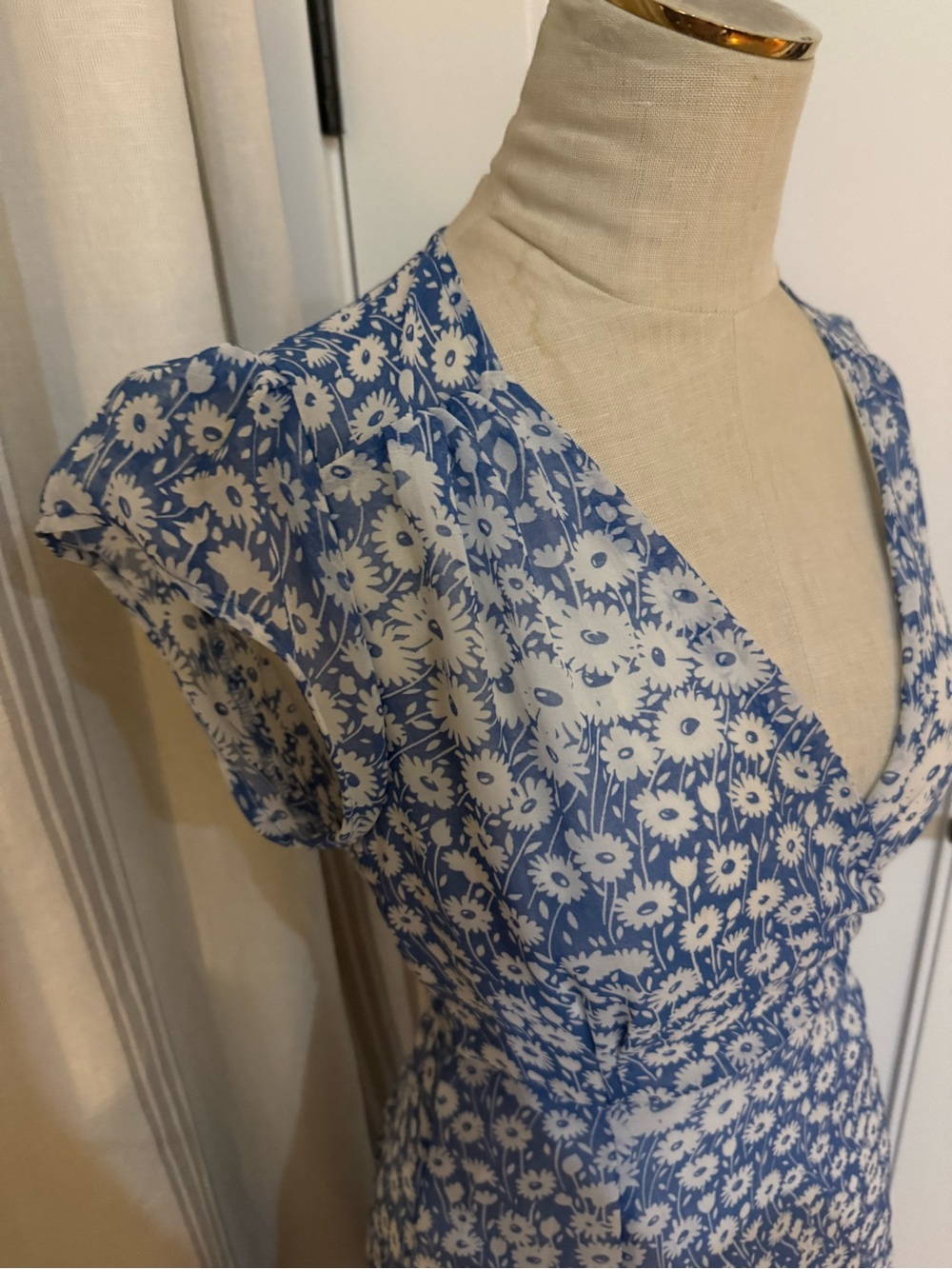Urban Outfitters Blue and White Floral Wrap Midi Dress - Picture 2 of 4
